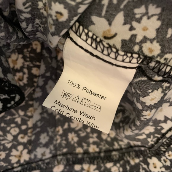 Black with White Ditsy Floral Print Tie-Front Cropped Blouse - Picture 12 of 14